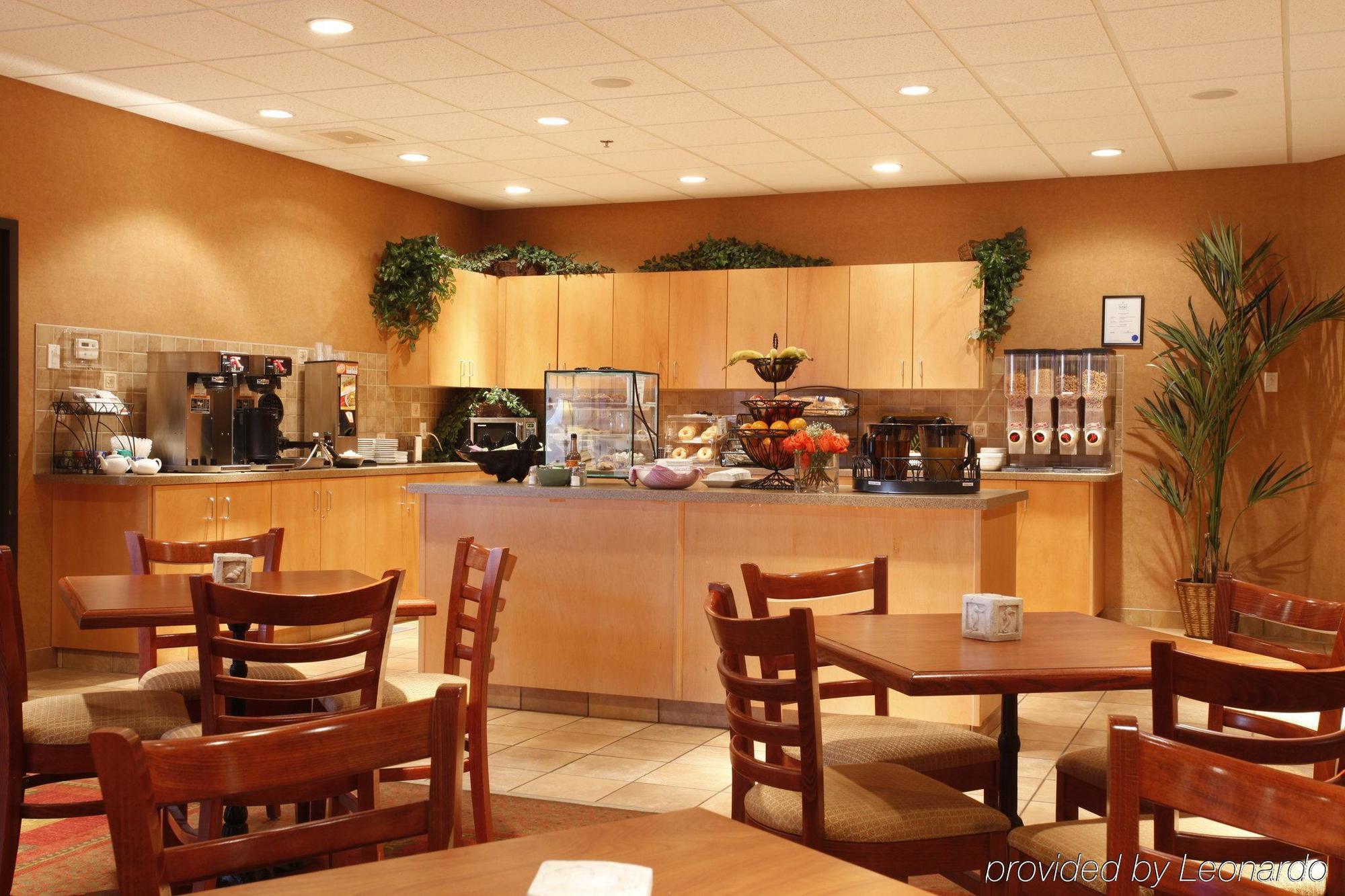 Pomeroy Inn And Suites Chetwynd Екстер'єр фото