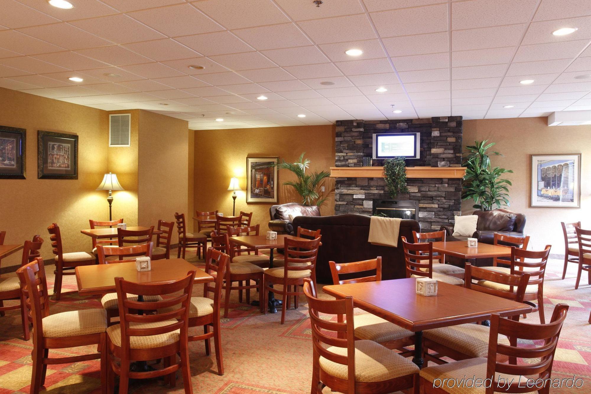 Pomeroy Inn And Suites Chetwynd Екстер'єр фото