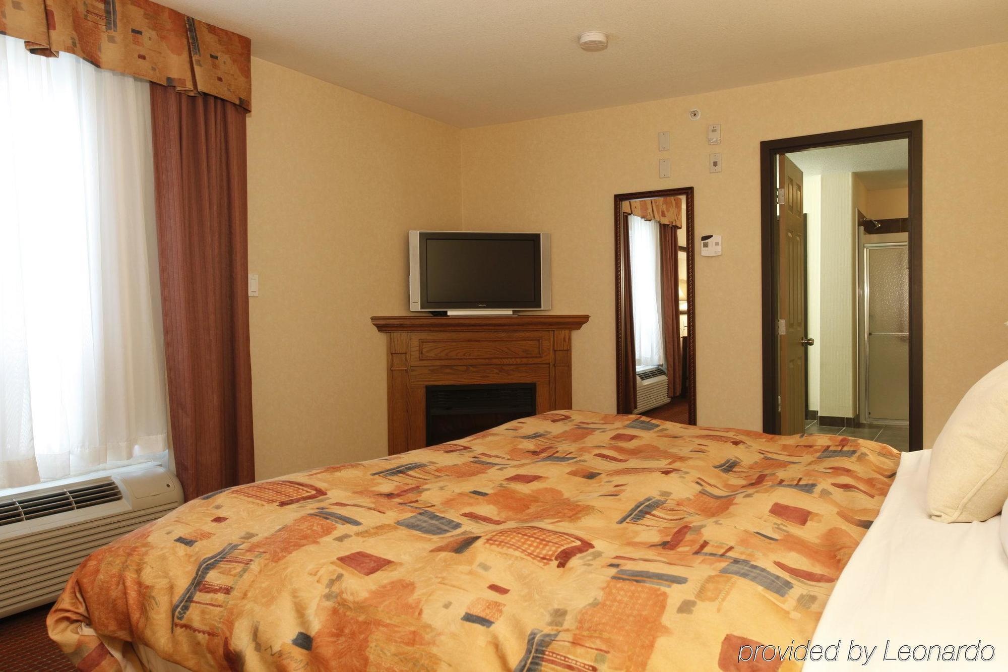 Pomeroy Inn And Suites Chetwynd Екстер'єр фото