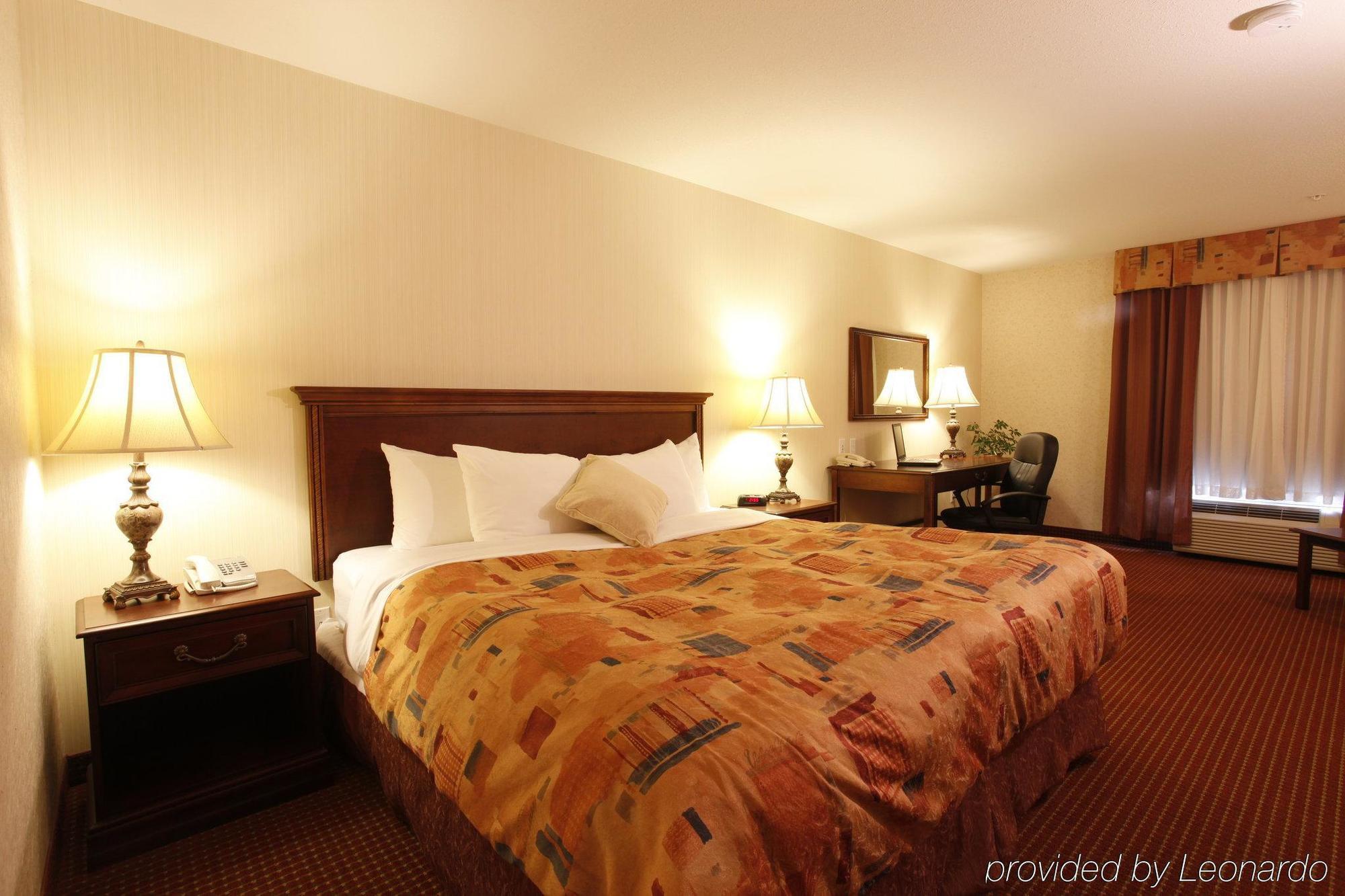 Pomeroy Inn And Suites Chetwynd Екстер'єр фото