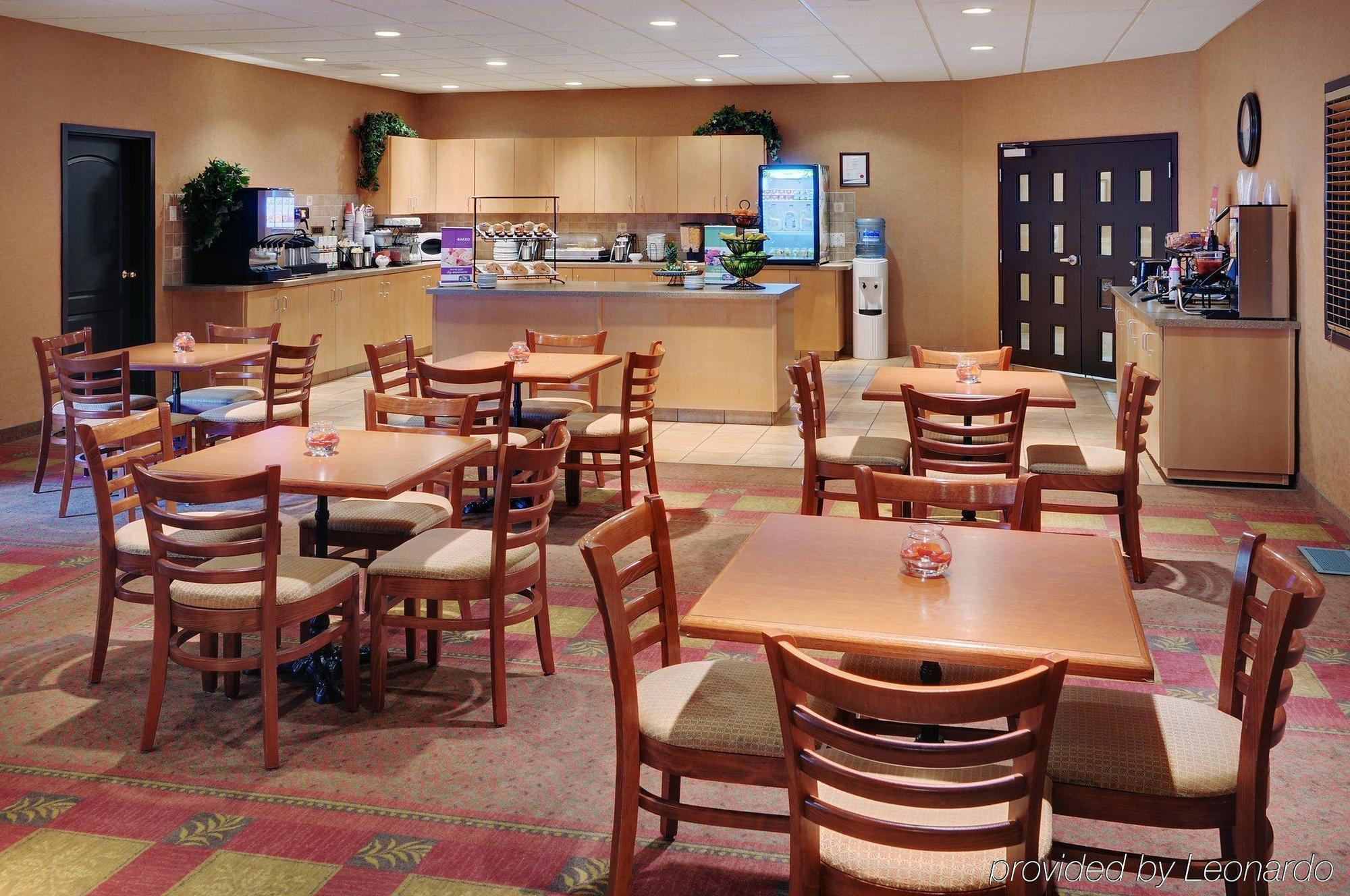 Pomeroy Inn And Suites Chetwynd Екстер'єр фото