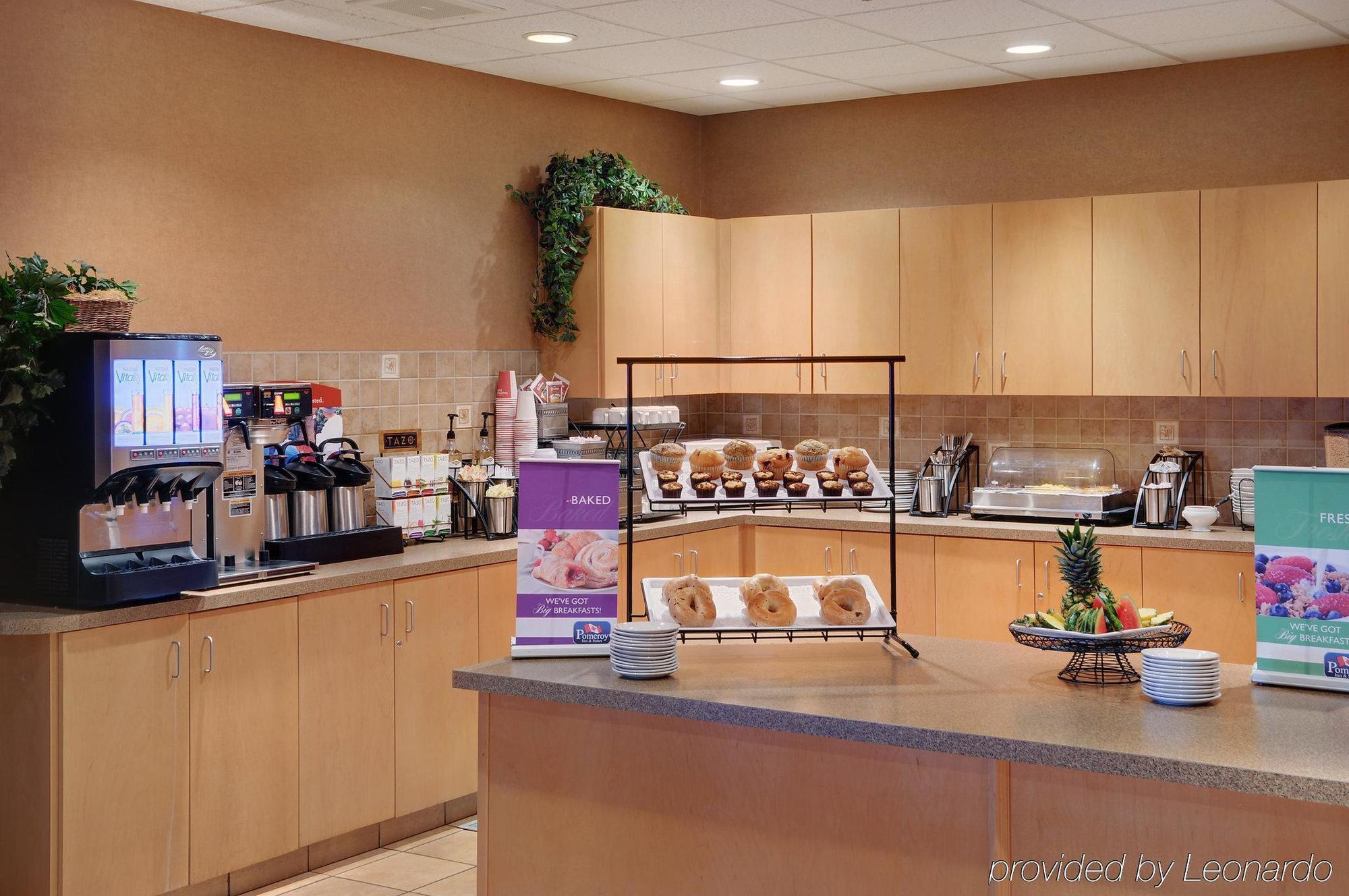Pomeroy Inn And Suites Chetwynd Екстер'єр фото