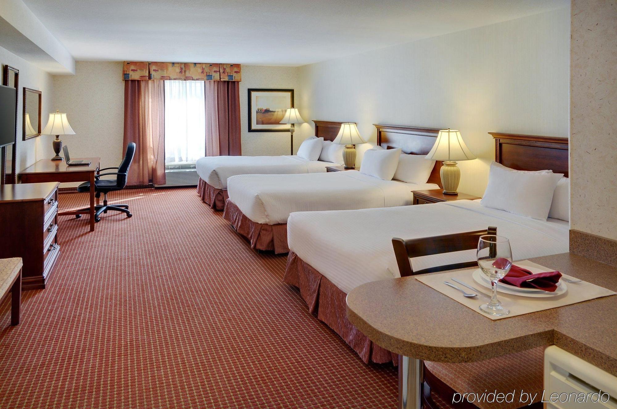 Pomeroy Inn And Suites Chetwynd Екстер'єр фото