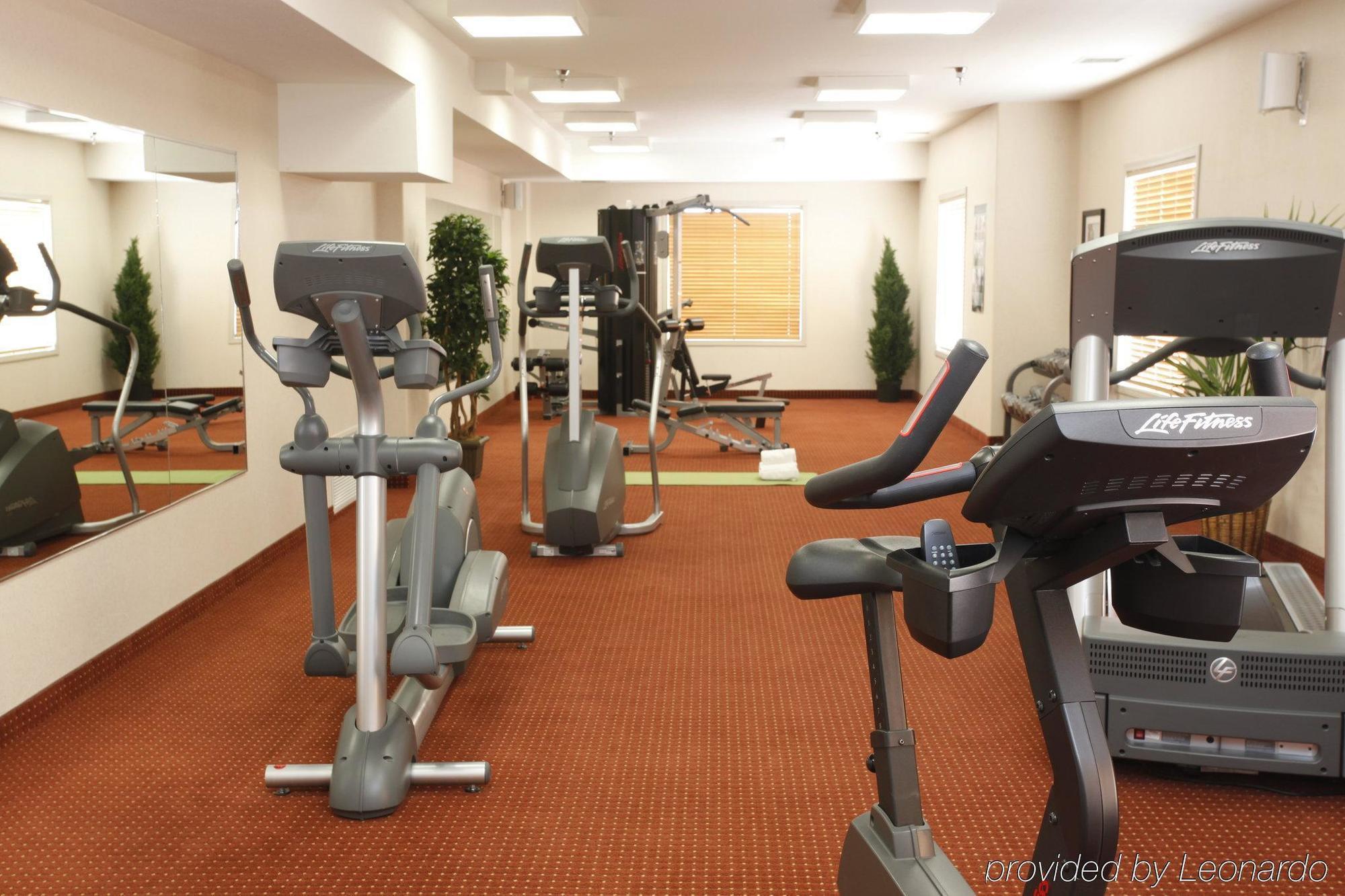 Pomeroy Inn And Suites Chetwynd Екстер'єр фото
