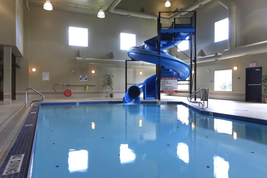 Pomeroy Inn And Suites Chetwynd Екстер'єр фото
