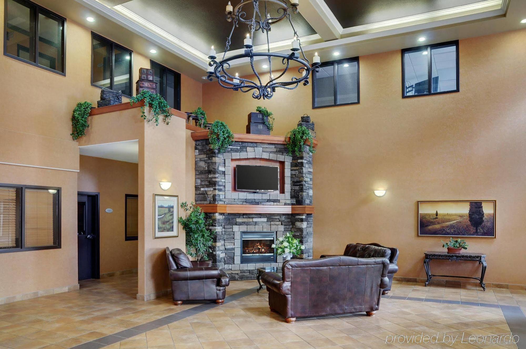 Pomeroy Inn And Suites Chetwynd Екстер'єр фото