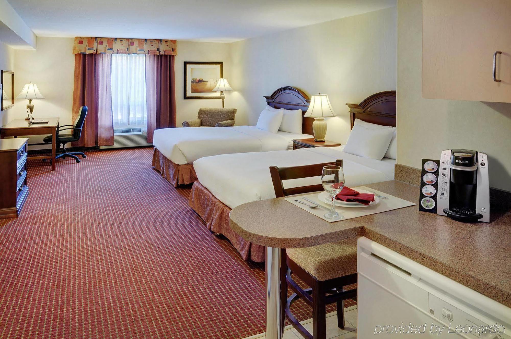 Pomeroy Inn And Suites Chetwynd Екстер'єр фото