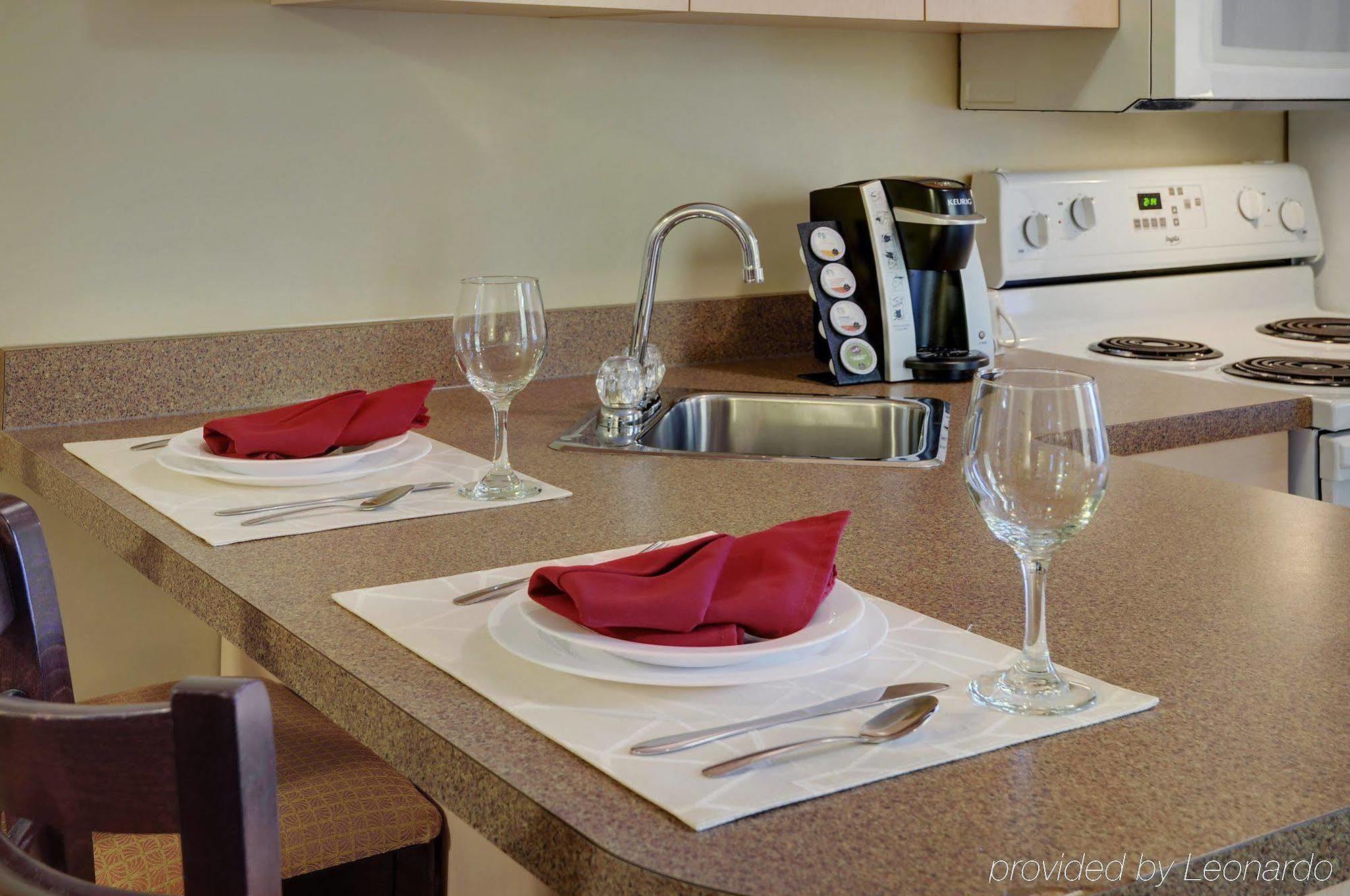 Pomeroy Inn And Suites Chetwynd Екстер'єр фото