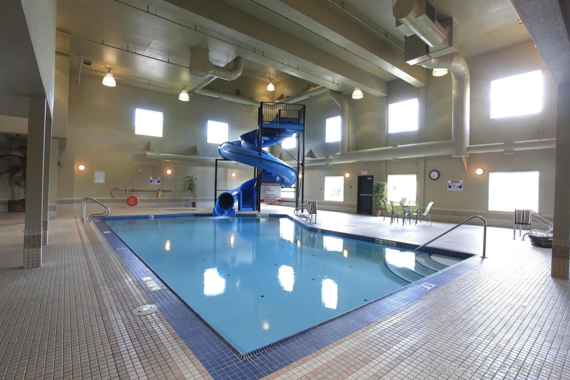Pomeroy Inn And Suites Chetwynd Екстер'єр фото