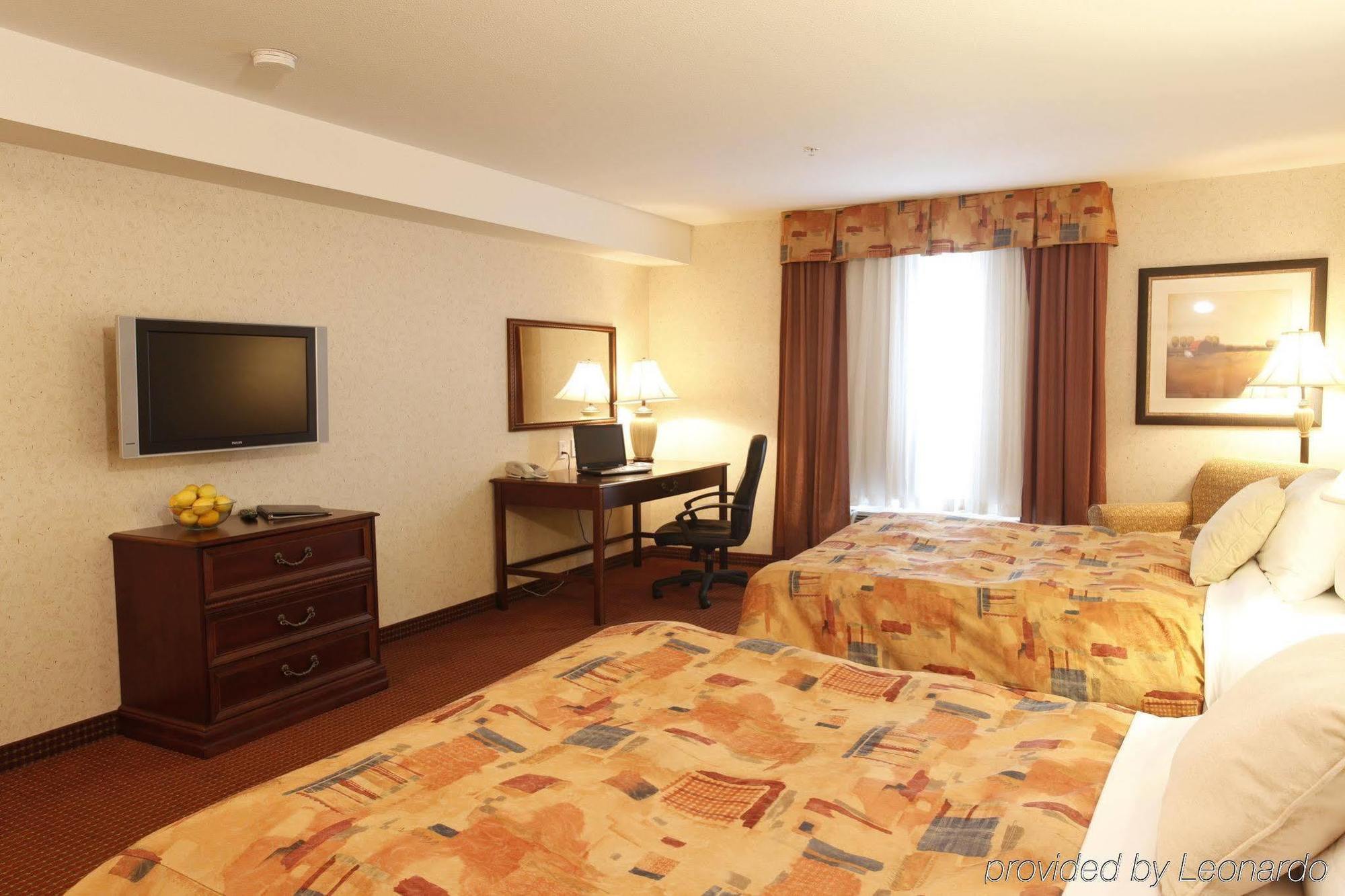 Pomeroy Inn And Suites Chetwynd Екстер'єр фото