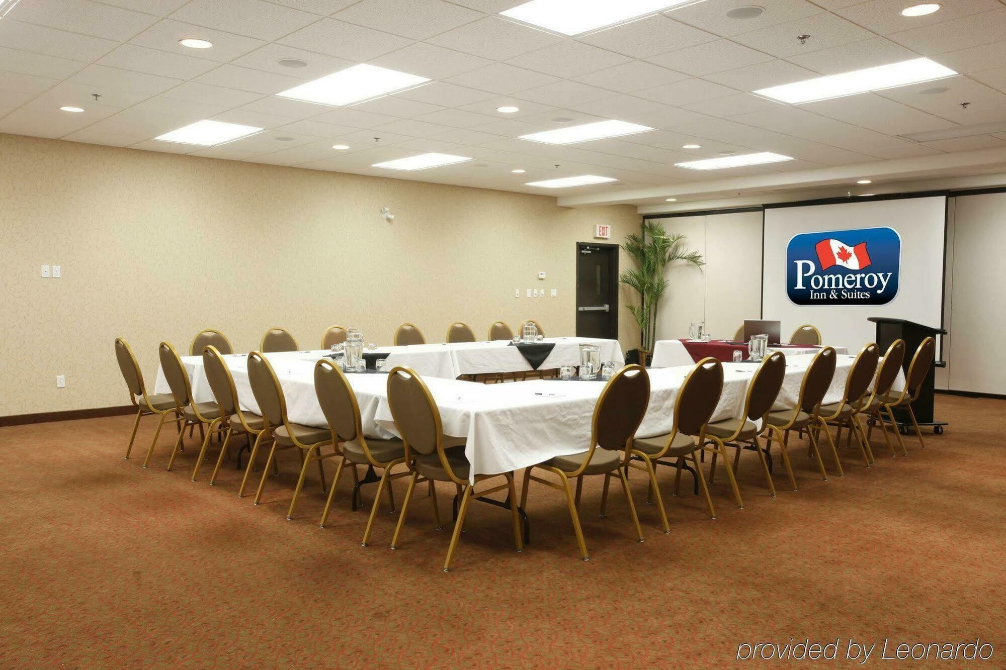 Pomeroy Inn And Suites Chetwynd Екстер'єр фото